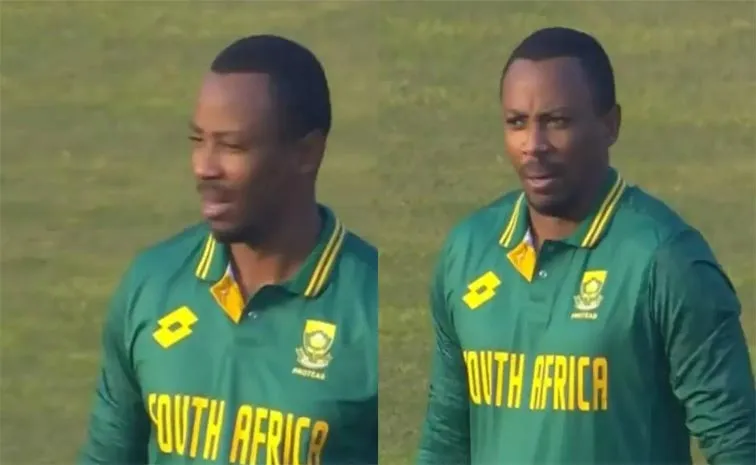 South Africa Fielding Coach Surprises Everyone By Taking The Field As A Substitute