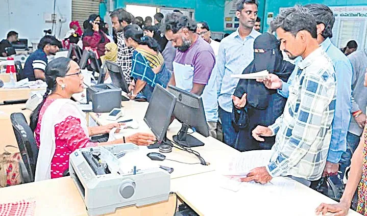 Heavy Public At Mee Seva Counters To Apply Ration Card