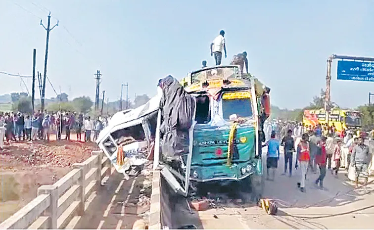 Road accident occurred in Madhya Pradesh while returning from Maha Kumbh Mela