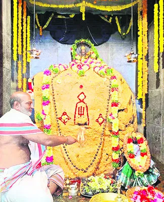 నారసింహునికి చందనోత్సవం 
