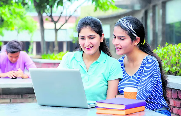 IITs plan to introduce new courses online