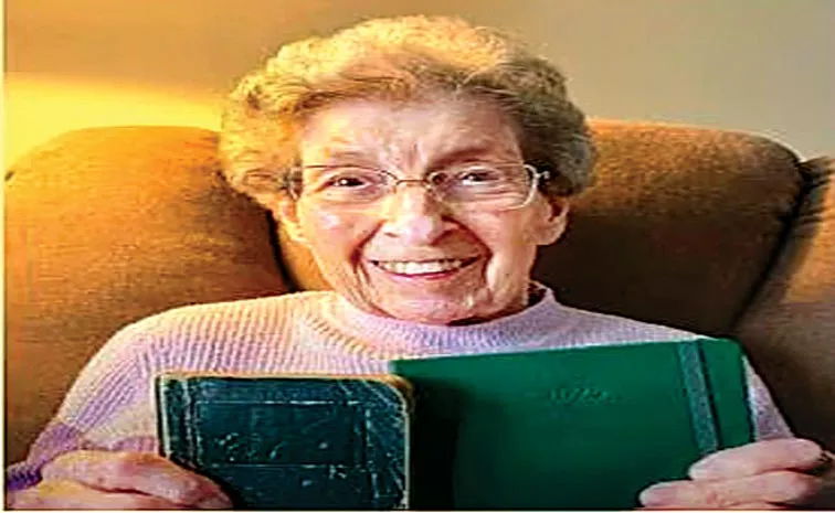 100 years old woman journaled every day for 90 years with 33,000 diaryes