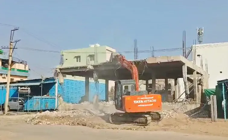 Ysrcp Leader Ramesh Reddy House Demolished In Tadipatri