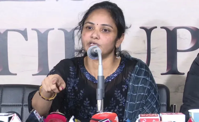 Jana sena Kiran Royal Victim Laxmi Condemns YSRCP Links