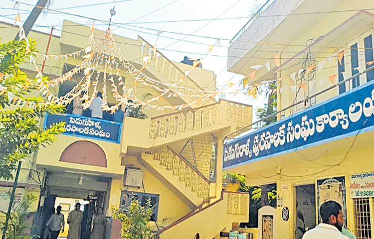 TDP to win Piduguralla Municipal Vice Chairman post in wrong way