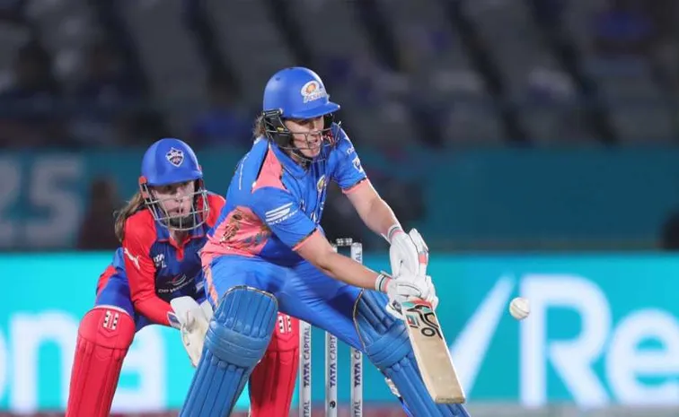 Nat Sciver-Burnt and Harmanpreet help Mumbai post 164