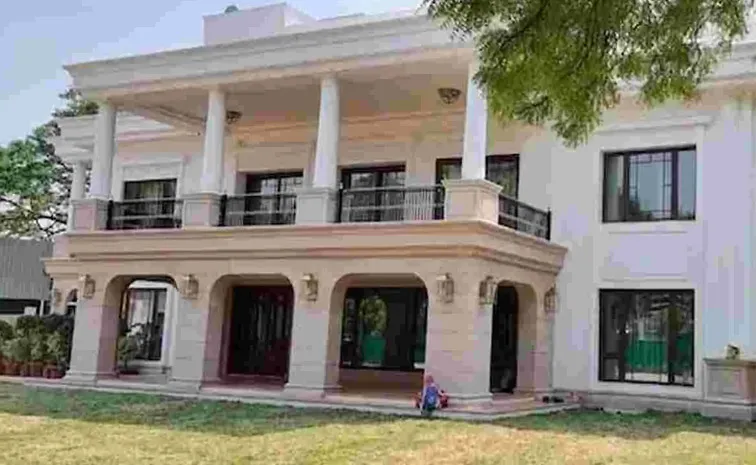 Centre Orders Probe Into Delhi Bungalow at Centre of Sheeshmahal row