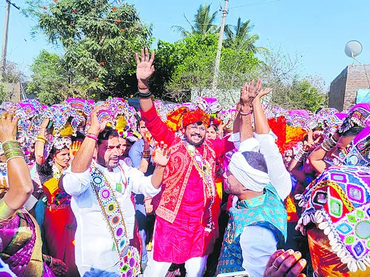 గిరిజనుల ఆరాధ్య దైవం సేవాలాల్‌ 