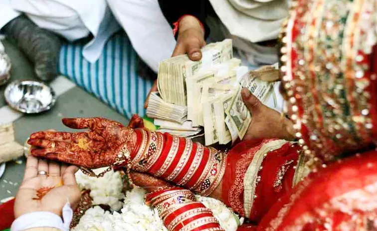 Groom Returns Dowry Of Rs 5 Lakh In Rajasthan