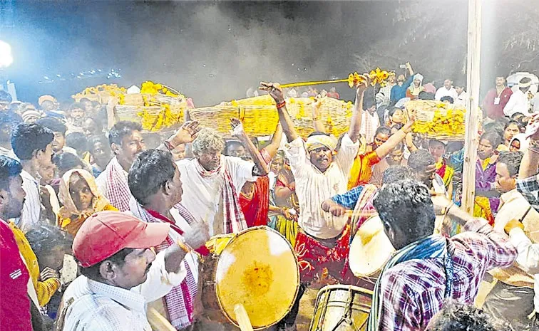 Grand start to Peddagattu Jatara