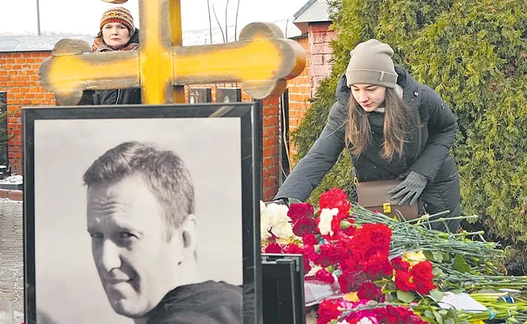 Russians mourn Navalny one year after his death