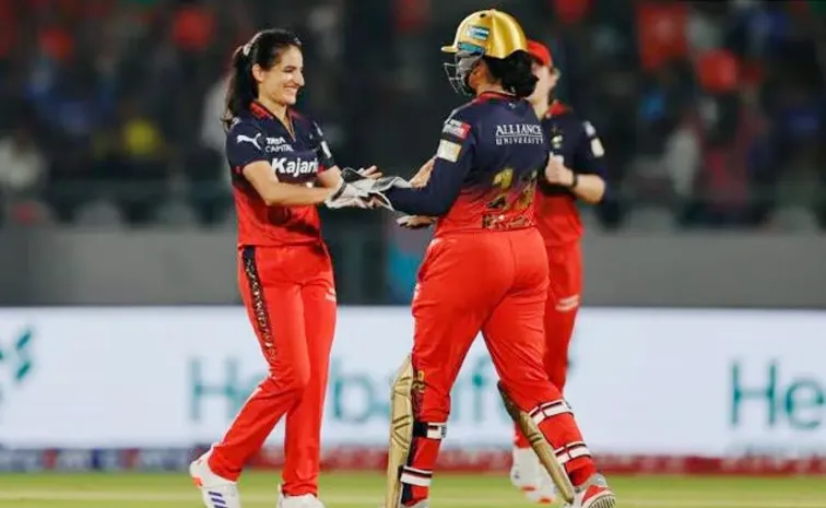 Renuka, Wareham Spark RCB Bowl out Delhi Capitals for 141