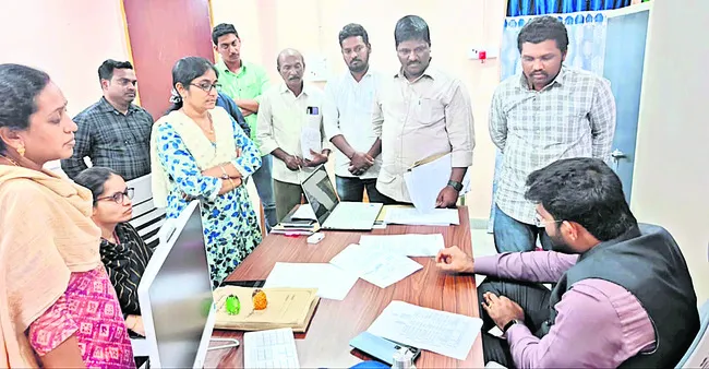 ఆర్డీఓ కార్యాలయం తనిఖీ 