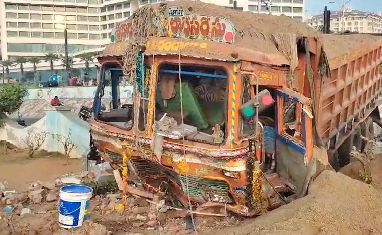 Lorry Accident At Rk Beach Road In Vishakapatnam