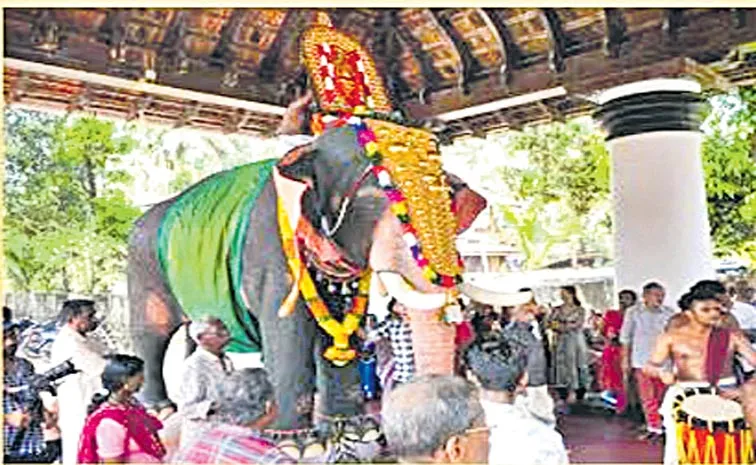 Mechanical elephant at Thrissur temple