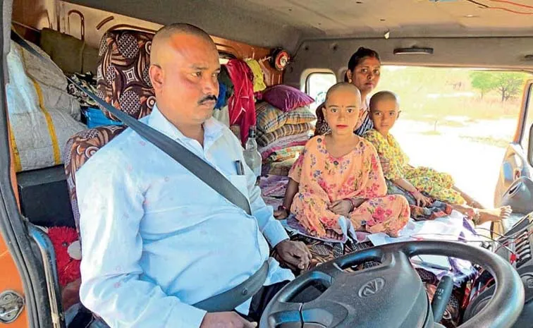 Eknath Tukaram Pawar Family Has Been Living In A Truck For 10 Years