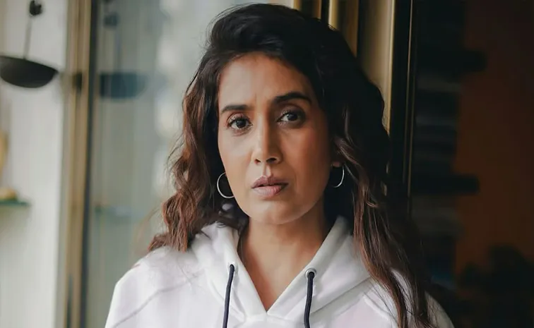 Sonali Kulkarni Recalls Being Told Dark Girls Look Bad On Camera