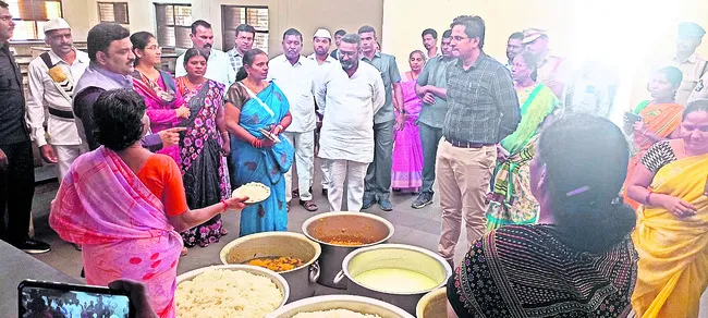 విజ్ఞానాన్ని పెంపొందించుకోవాలి