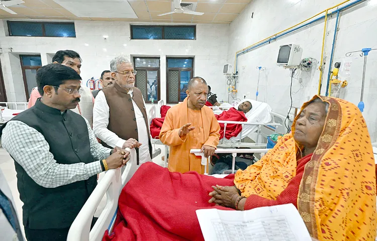 Yogi Adityanath Met Injured Devotees in Prayagraj