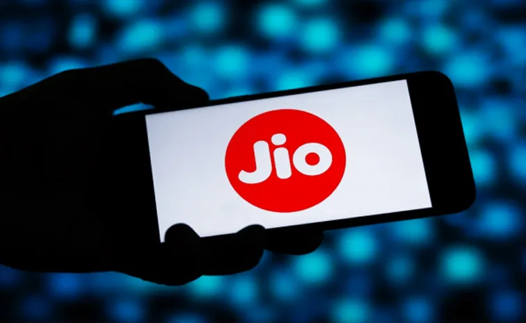 Three Budget 2025 prepaid plans from Jio with maximum benefits