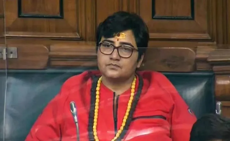 Bailable warrant against Pragya Singh Thakur cancelled after she appears in court