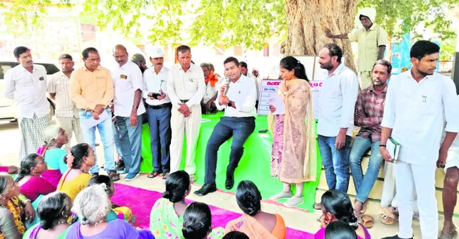 ఇందిరమ్మ ఇళ్ల నిర్మాణాలు ప్రారంభించాలి 