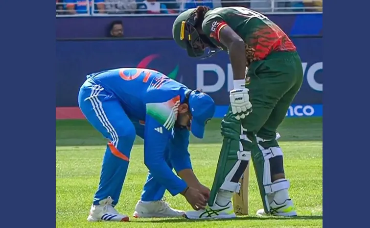 Rohit Sharma Ties Jaker Alis Shoe Laces