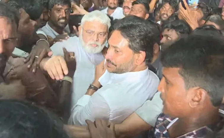 Guntur Police Filed Case Against YS Jagan Over Mirchi Yard Visit