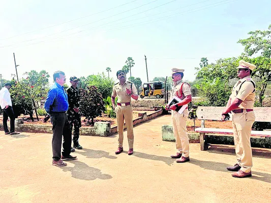 మావోయిస్టులపై  నిఘా ఉంచాలి