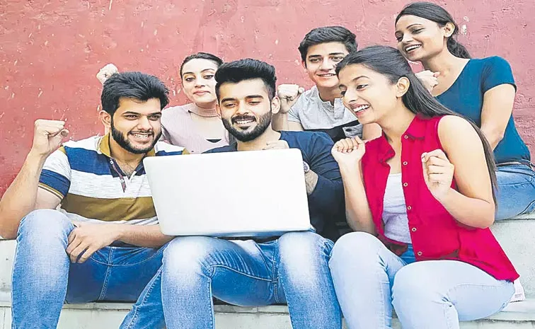 Fresher hiring intentions rise to 74 pc amid IT sector