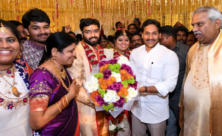 Ys Jagan Attended The Wedding Of Malladi Vishnu Daughter