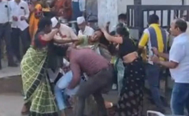 Viral Video of Saas Bahu Fight