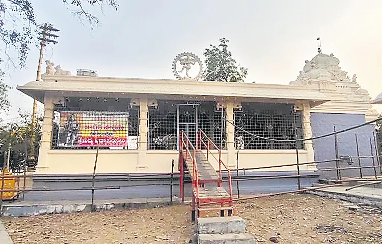 Famous Neelkantheshwara Temple in Manuguru