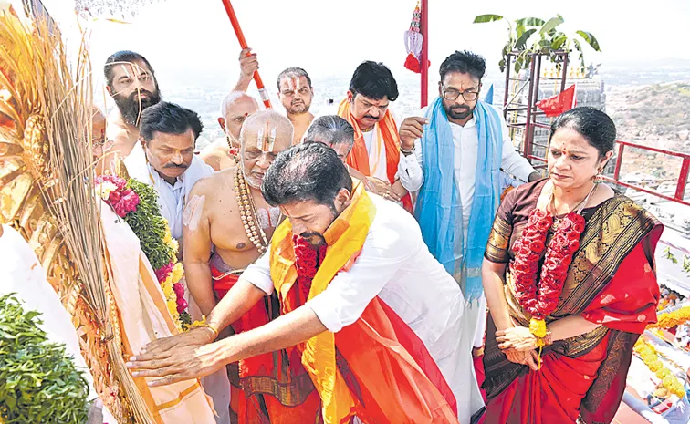 Yadagirigutta Sri Lakshmi Narasimha Swamy Temple Golden Vimana Gopuram unveiled