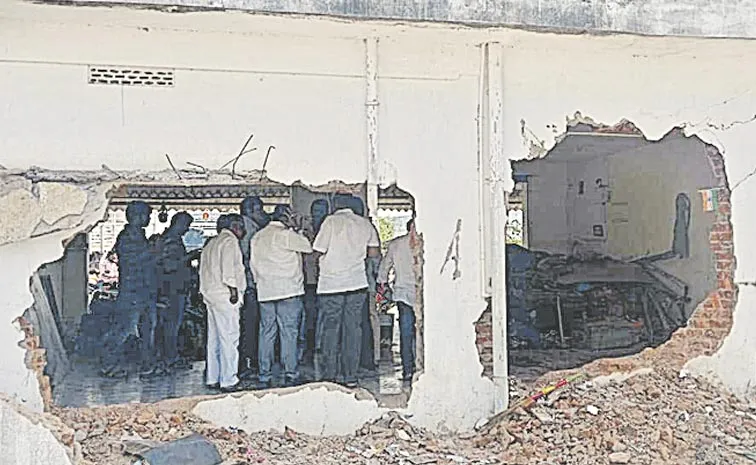 YCP Leader House Demolition in Narsipatnam