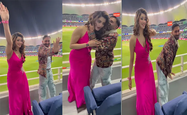 Urvashi Rautela Dance With Orry For Dabidi Dibidi Song At India Vs Pakistan Match