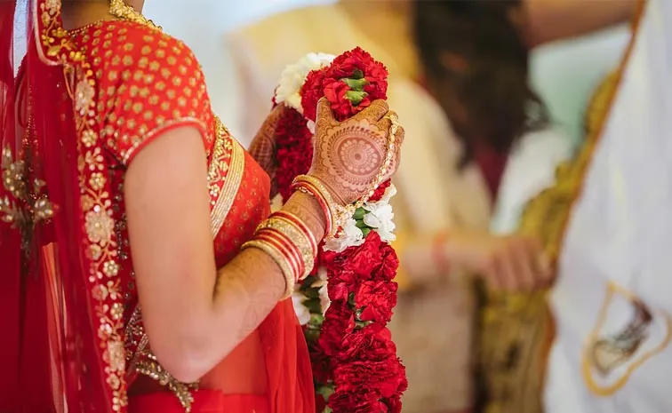 UP Groom Garlands Bride Best Friend This Happens Next