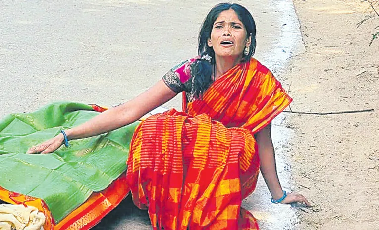 old Woman body in roadside at Hyderabad