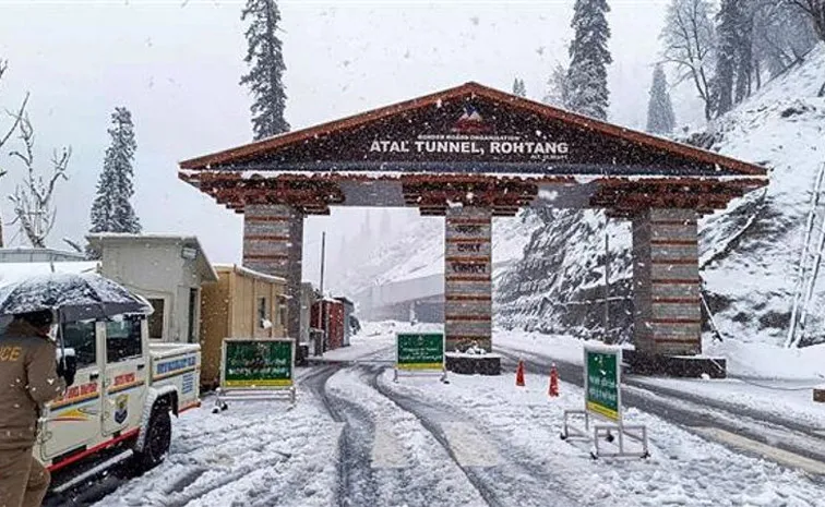 Atal Tunnel Heavy Snowfall in Lahaul Spiti Schools Colleges Closed