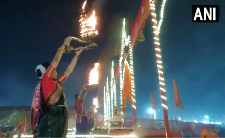 Mahakumbh Evening Aarti was Performed in Prayagraj