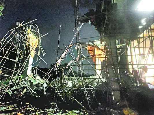 హెచ్సీయూలో కుప్పకూలిన పోర్టికో