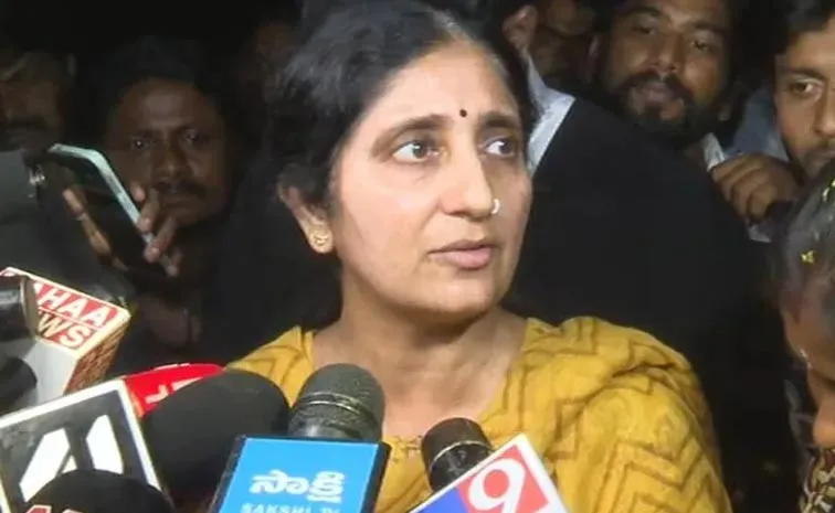 Vallabhaneni Vamsi Wife Pankaja Sri Comments On The Police