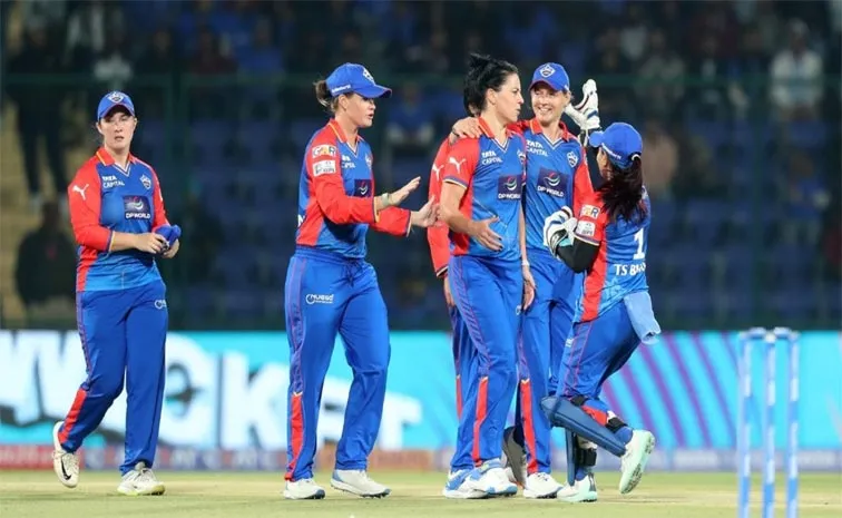 WPL 2025: Delhi Capitals Restricted Mumbai Indians For 123 Runs