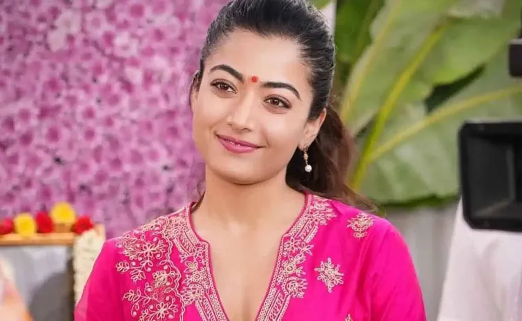 Rashmika Mandanna Interesting Comments On Her Sister