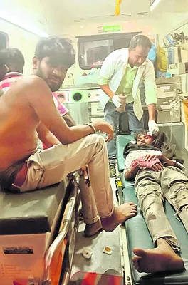 రోడ్డు ప్రమాదంలో  పలువురికి గాయాలు