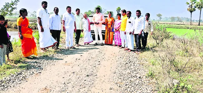 రోడ్ల పనులు అడ్డుకోవడం సరికాదు