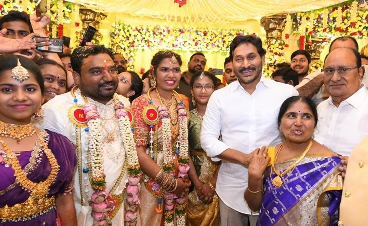 YS Jagan Attends Konda Suryapratap Reddy Wedding