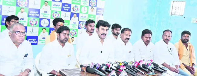 హంద్రీనీవా లైనింగ్‌ పనులు అడ్డుకుంటాం 