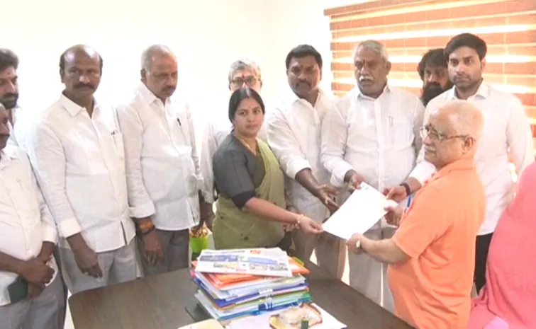 YSRCP Leaders Meet Election Commissioner