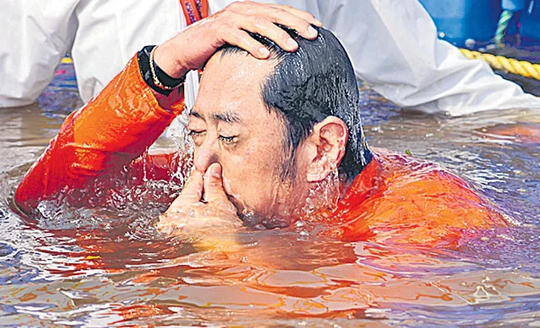 Bhutan King At Maha Kumbh